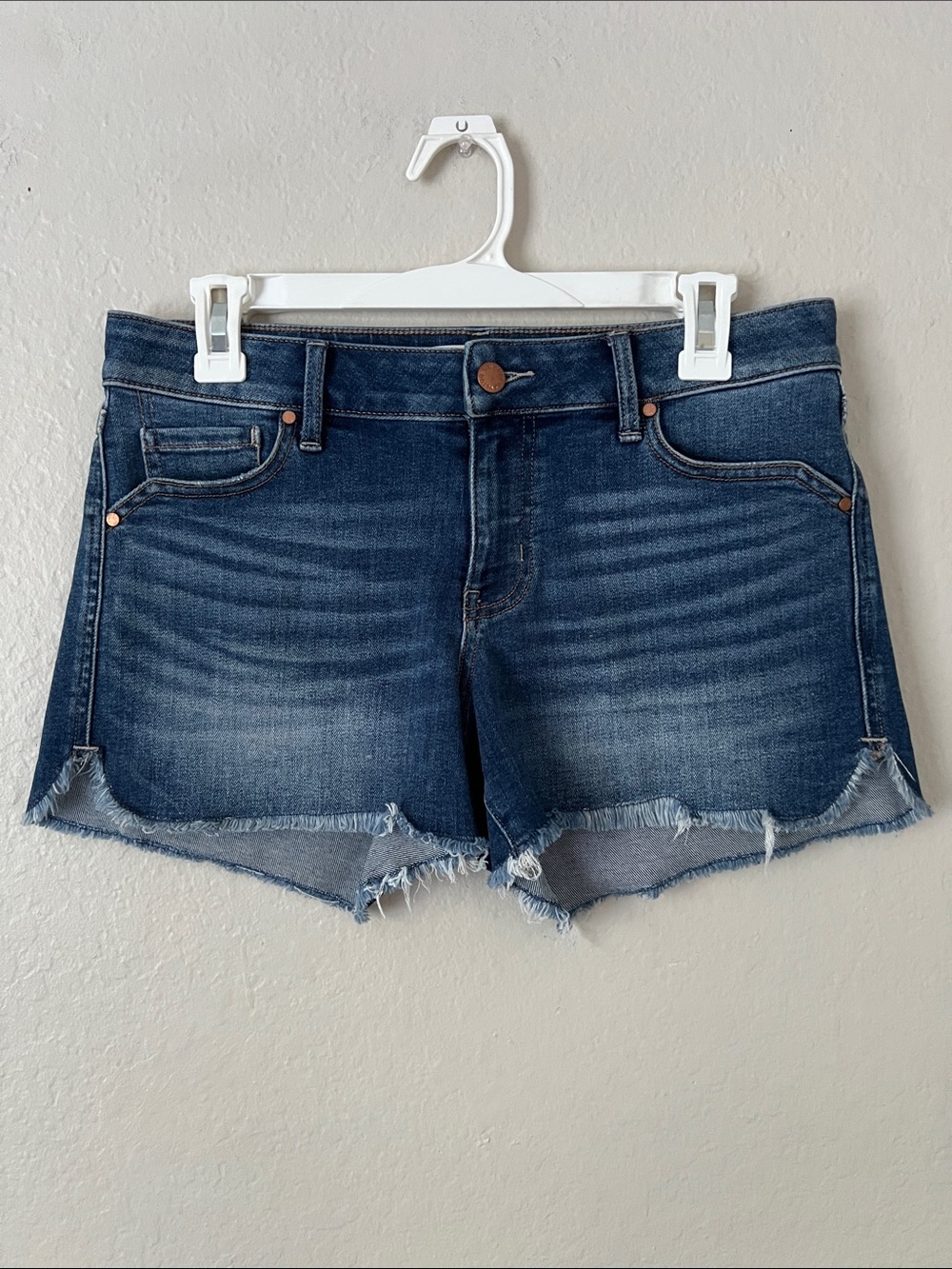 Like New! Level99 Denim Shorts Raw Hem Spilt Sides in Size 27